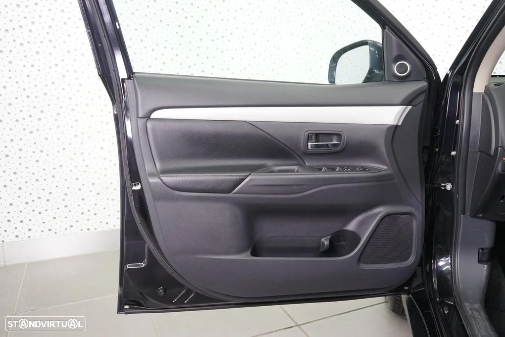 Mitsubishi Outlander 2.0 4WD Plus - 20