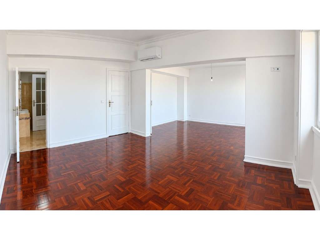 T4 Remodelado com 200 m² na Avenida da Repúblic - Grande imagem: 2/15