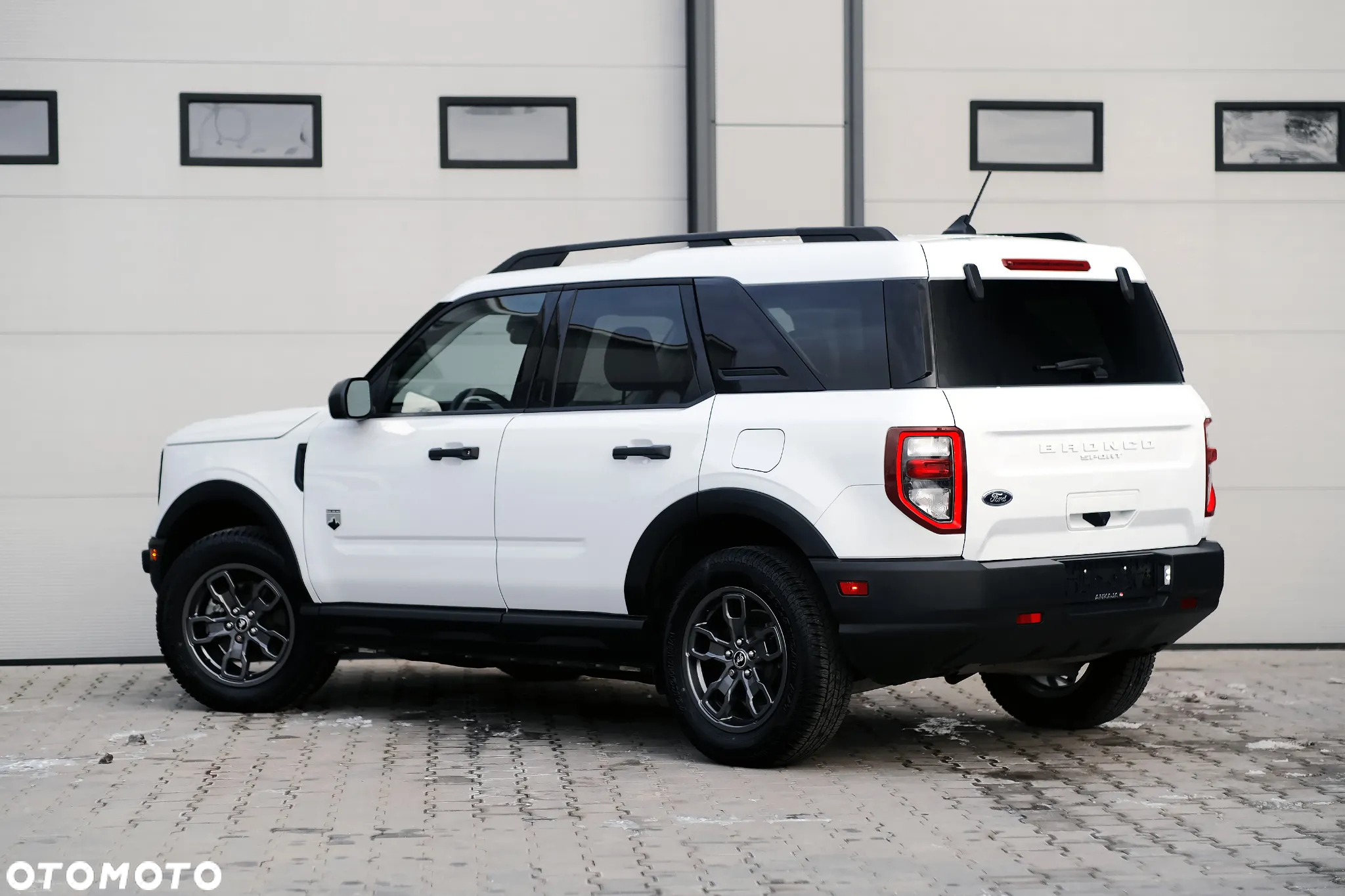 Ford Bronco - 11