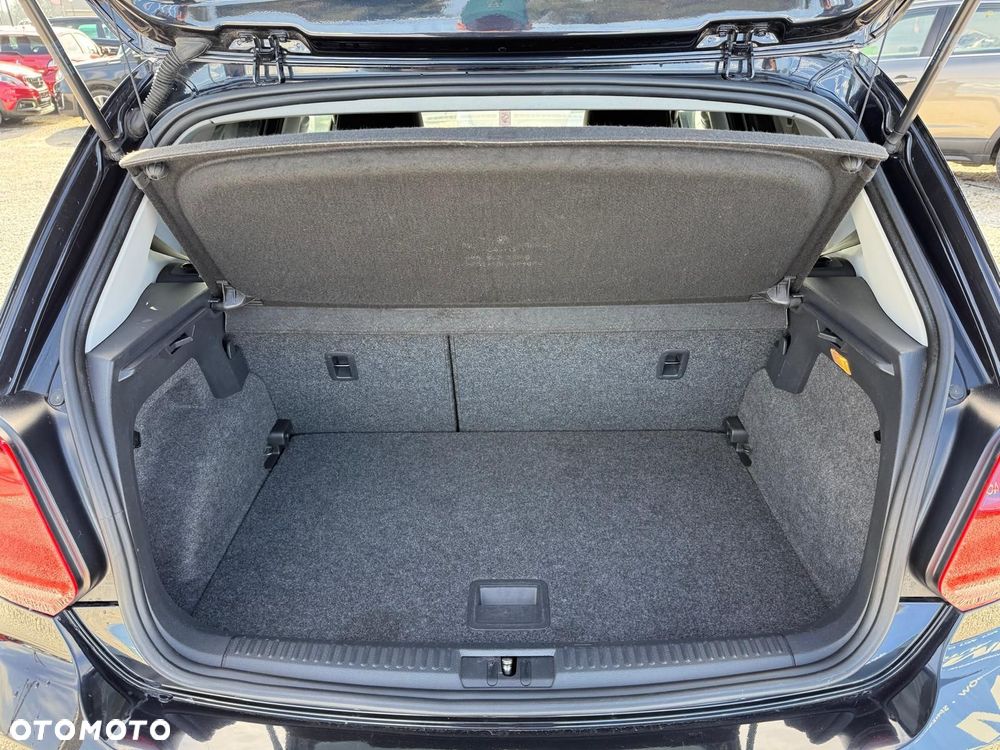 Volkswagen Polo 1.4 TDI Blue Motion Technology Lounge - 24