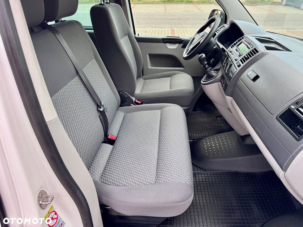 Volkswagen Caravelle - 23