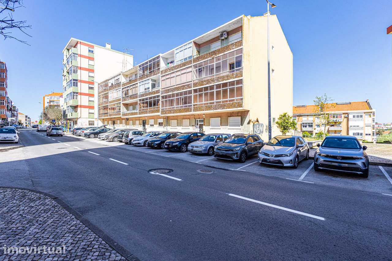 Apartamento T3 situado no rés-do-chão em zona central de Amora - Grande imagem: 4/31