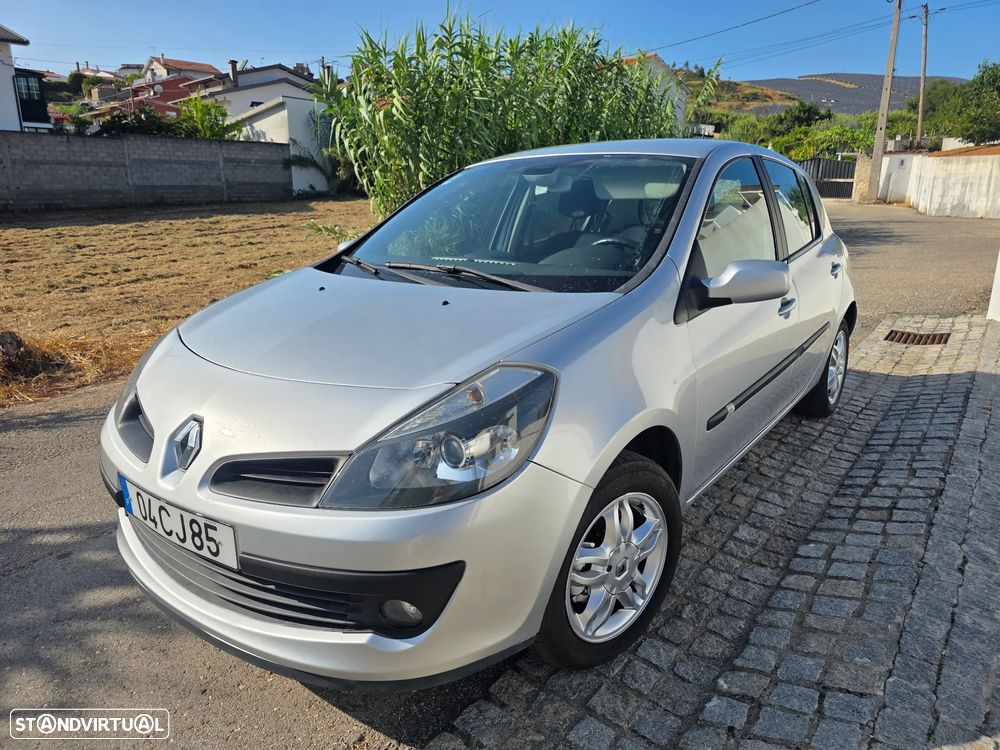 Renault Clio 1.2 16V Confort - 1
