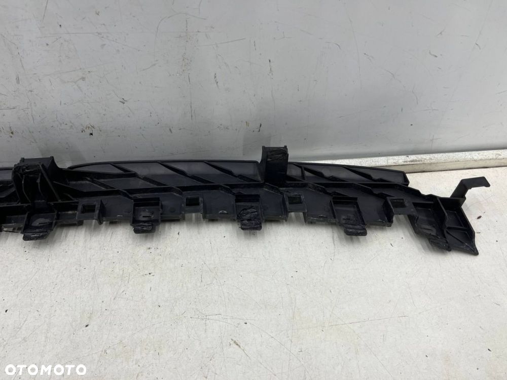 Ślizg Seat Leon III 5f KOMBI 12-16r. tylne środkowe GÓRNE mocowanie wspornik uchwyt zderzaka - 6