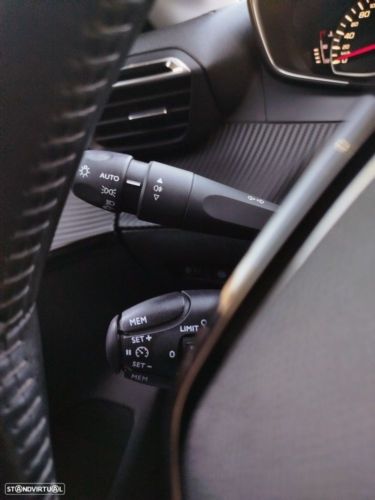 Peugeot 208 1.2 PureTech Active Pack - 11