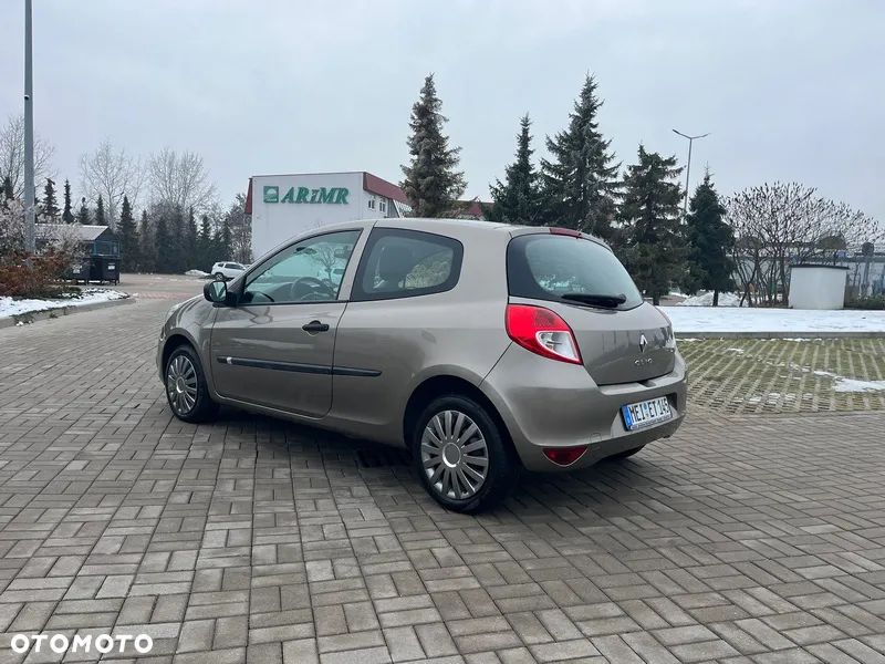 Renault Clio 1.2 16V Arctica - 3