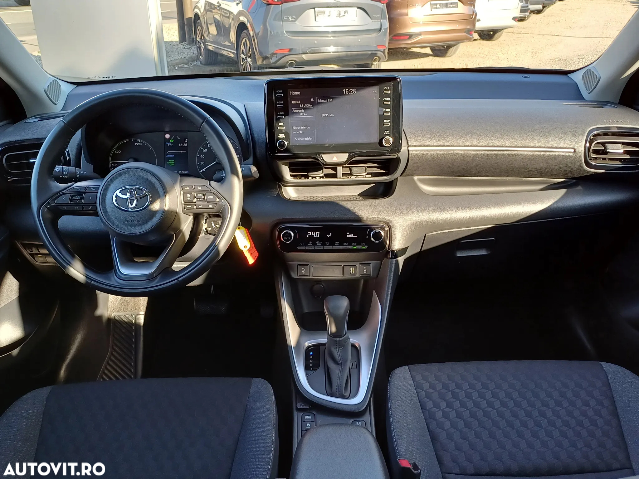 Toyota Yaris 1.5 VVT-i HSD Dynamic - 11