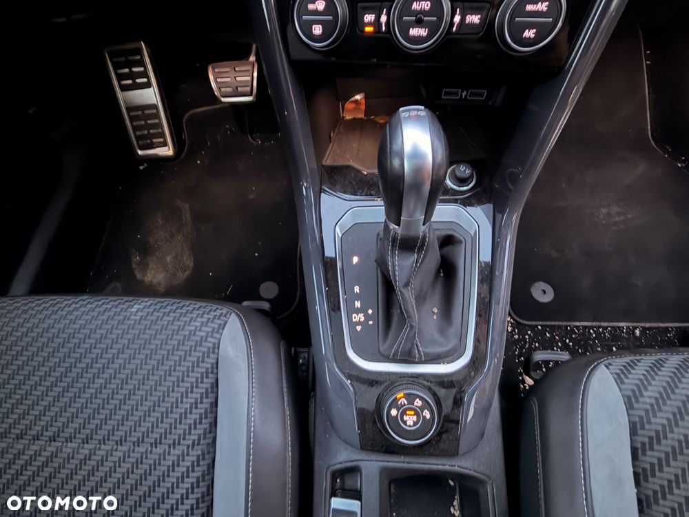 Volkswagen T-Roc 2.0 TDI SCR 4MOTION DSG R-Line - 25