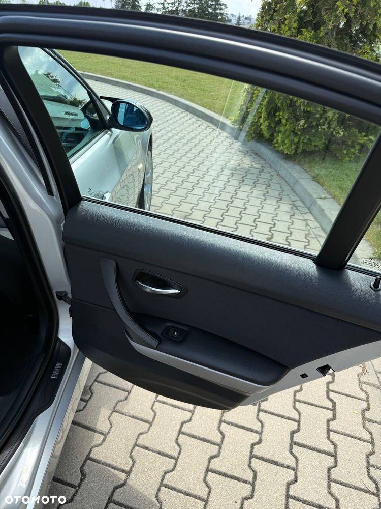 BMW Seria 3 320i - 18