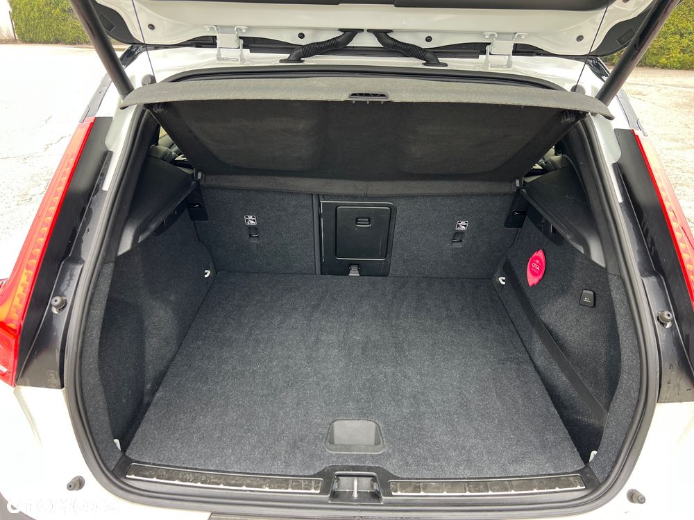 Volvo XC 40 D3 R-Design - 27