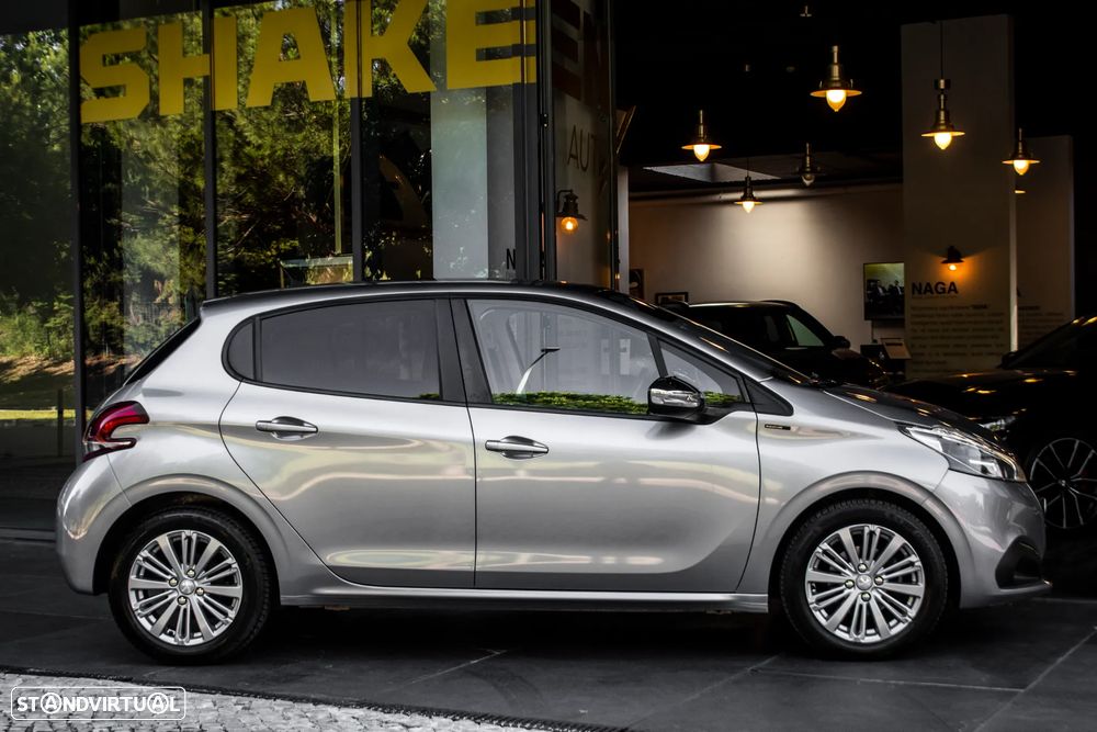 Peugeot 208 1.2 PureTech Signature - 5