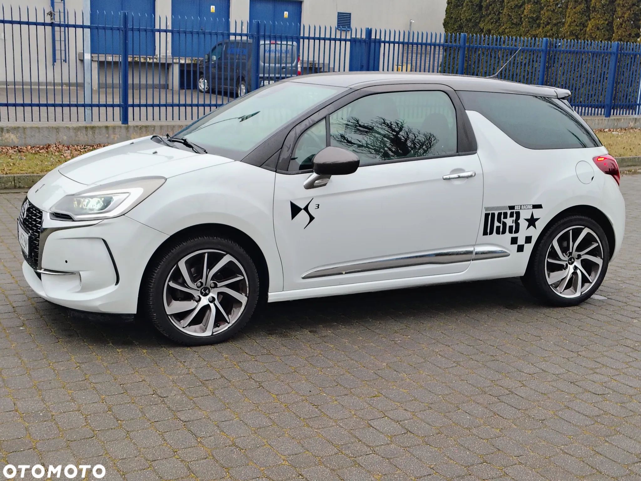 Citroën DS3 1.2 PureTech Connected Chic EAT6 - 1