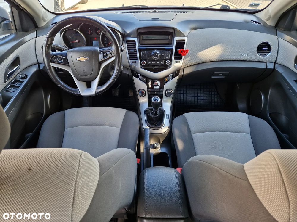 Chevrolet Cruze 1.6 LS - 3