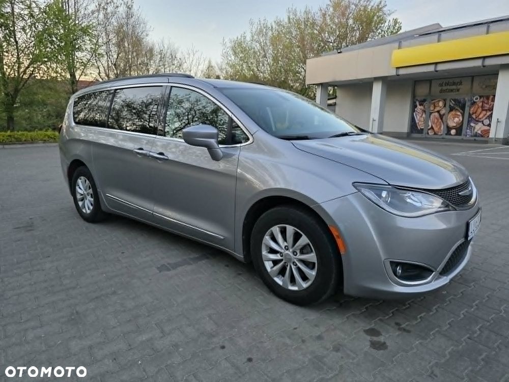 Chrysler Pacifica - 18