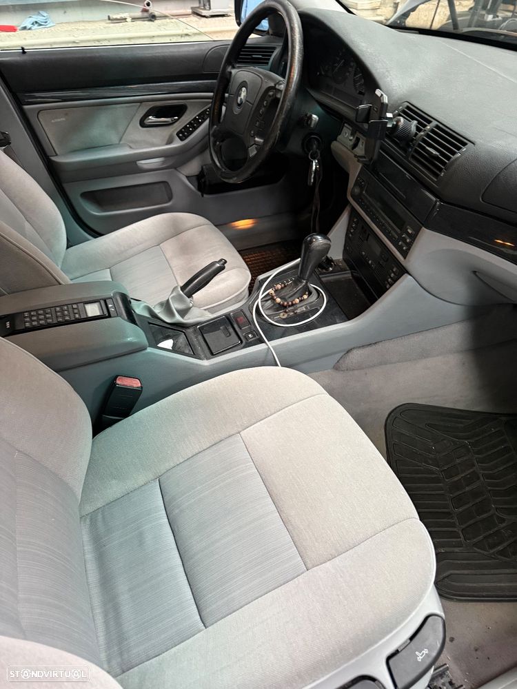 BMW 525 tds A Touring - 11