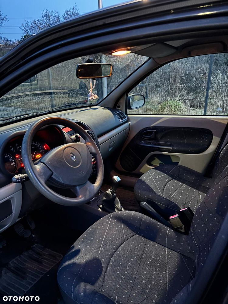 Renault Clio - 11