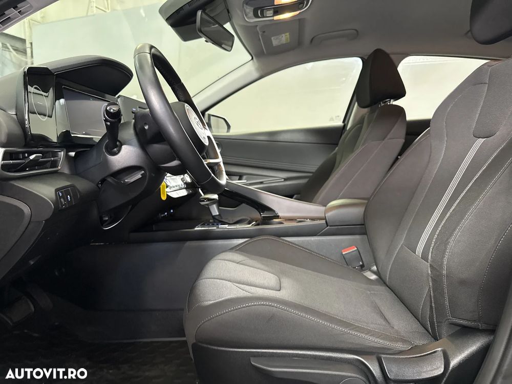 Hyundai Elantra - 22