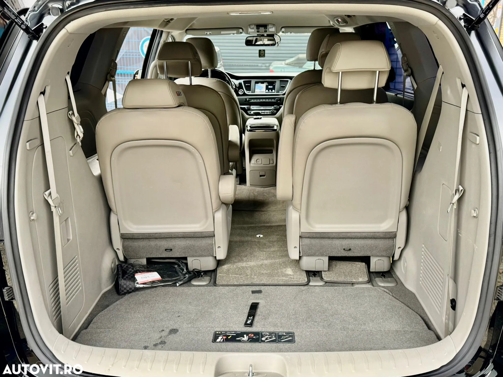 Kia Carnival - 14