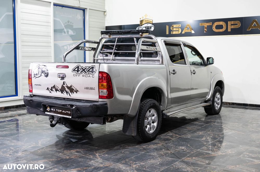 Toyota Hilux 4x4 Double Cab Sol - 26