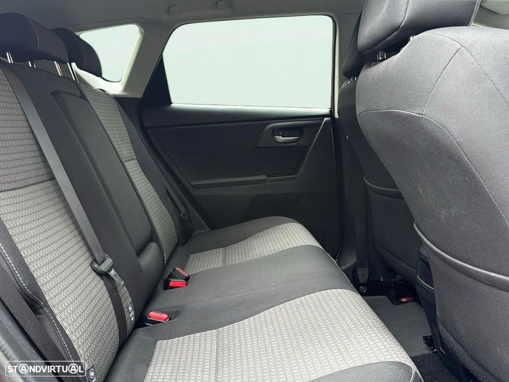Toyota Auris - 12