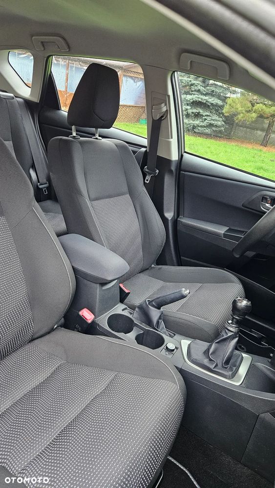 Toyota Auris 1.6 Premium Comfort - 24