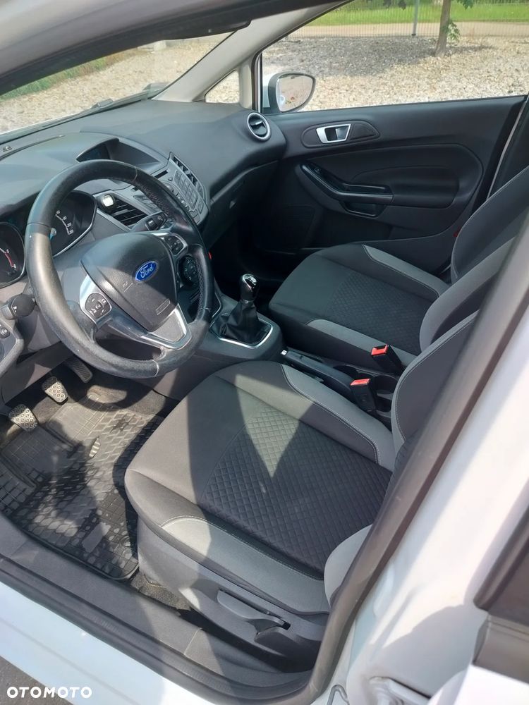Ford Fiesta 1.5 TDCi Ambiente - 12