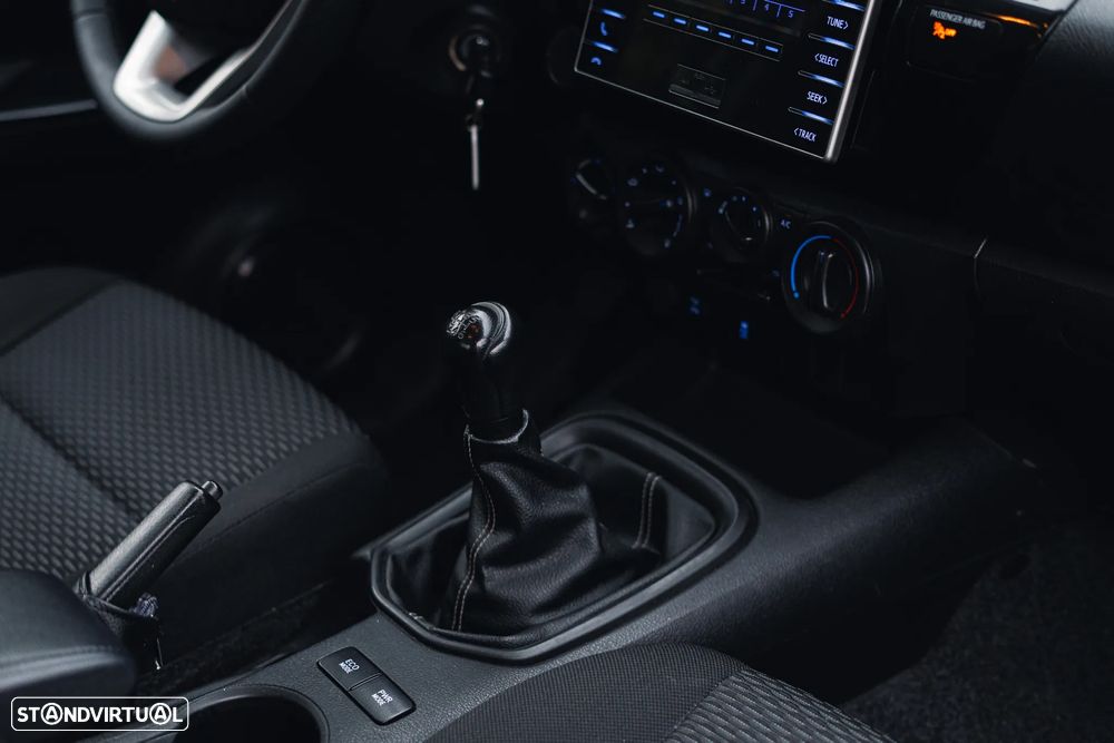 Toyota Hilux 2.4 D-4D 4WD CD CH - 17