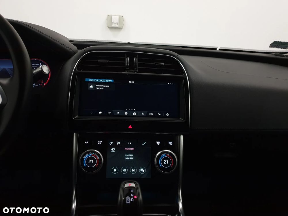 Jaguar XE 2.0 D180 SE - 19