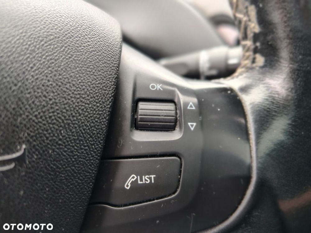 Peugeot 2008 1.2 Pure Tech Allure S&S - 18