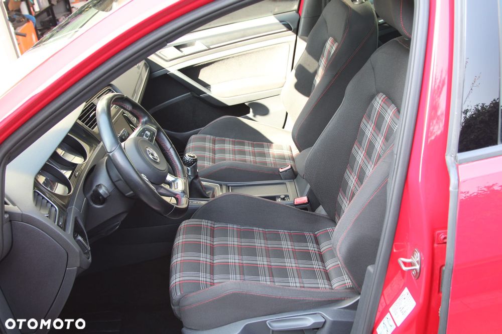 Volkswagen Golf GTI Performance BlueMotion Technology - 36