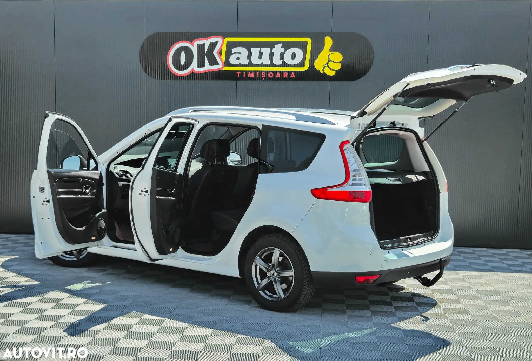 Renault Grand Scenic - 36