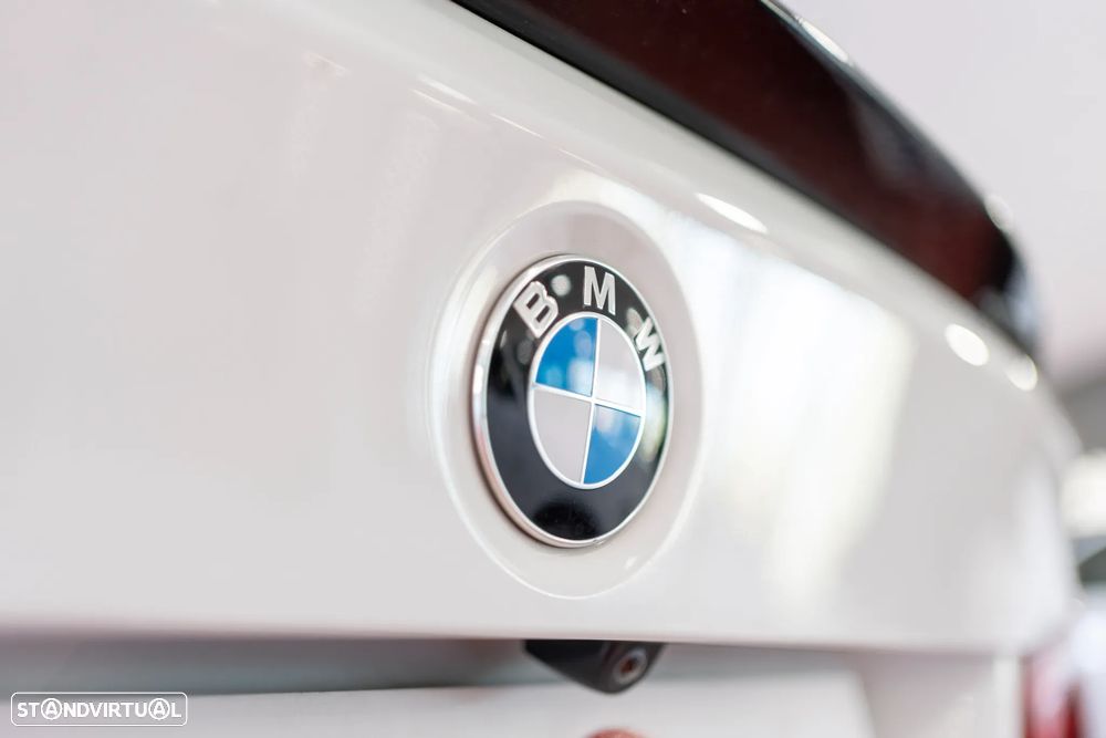 BMW 320 d Blue Performance Sport Line - 12