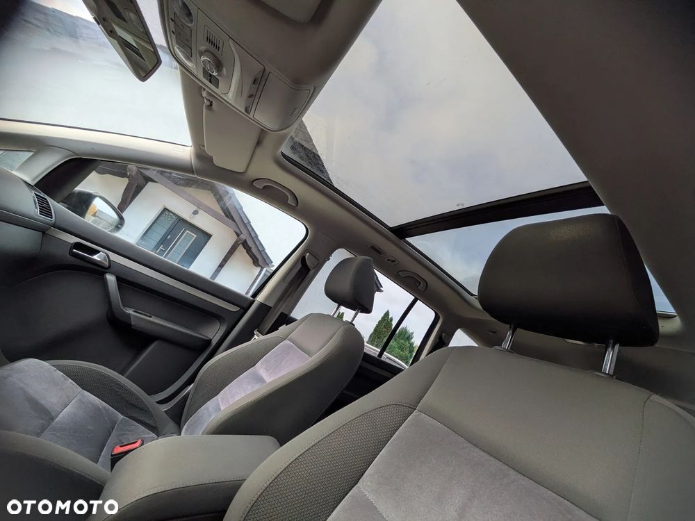 Volkswagen Touran 2.0 TDI DPF DSG Trendline - 12