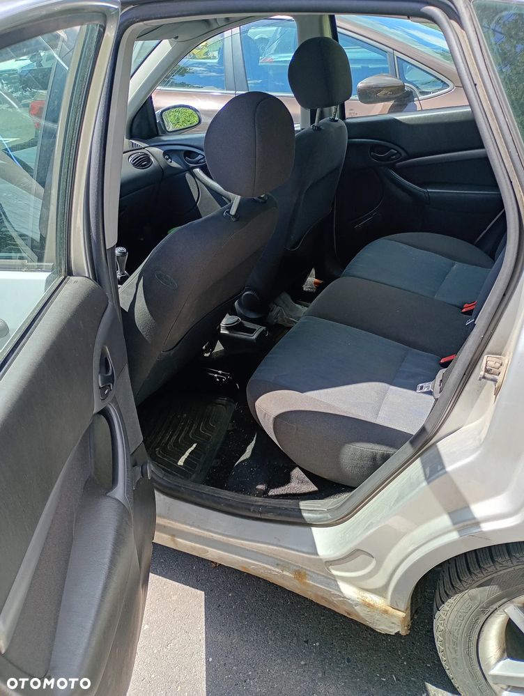 Ford Focus 1.6 Ambiente - 12