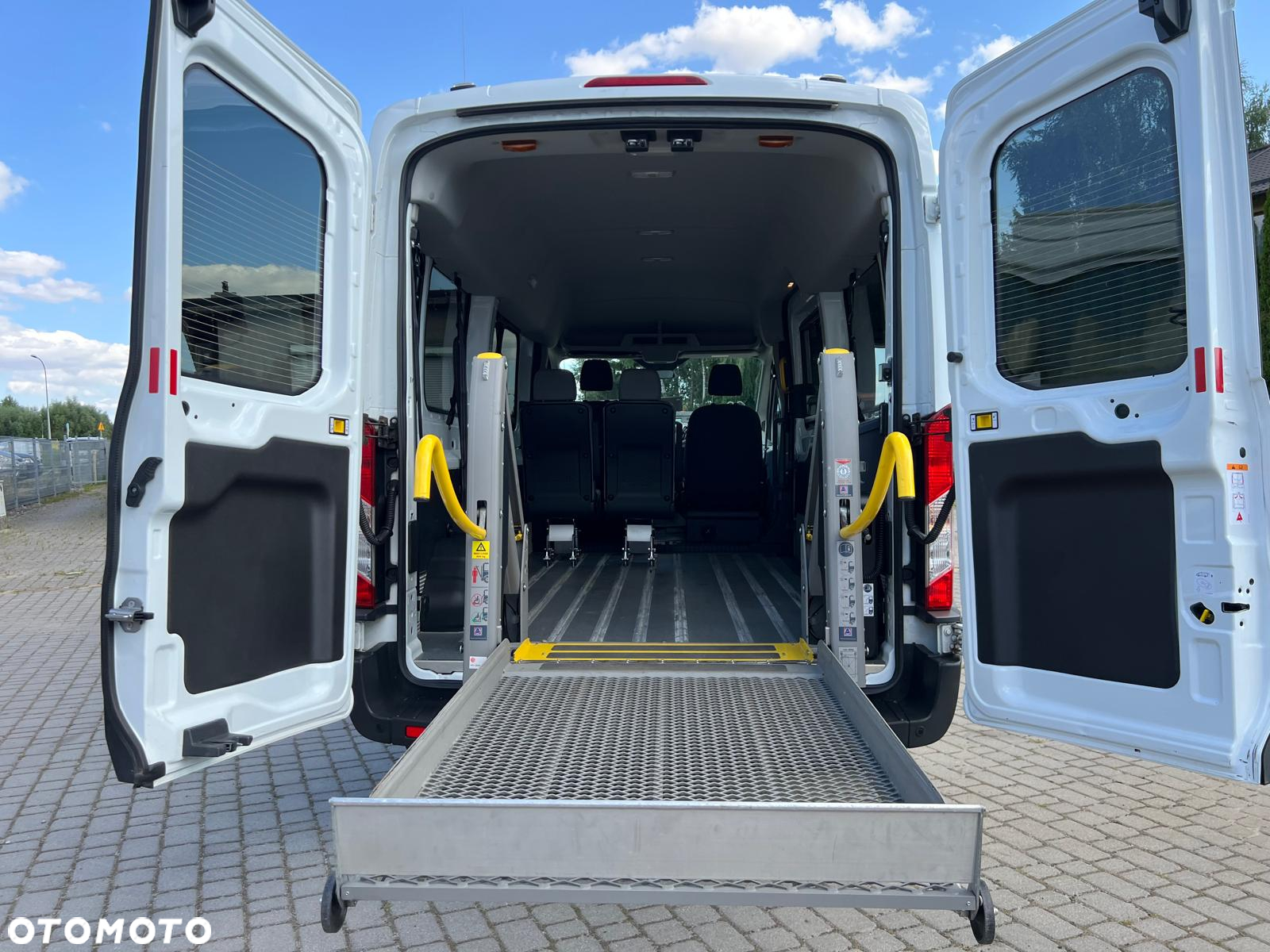 Ford Transit 9 osobowy dla niepełnosprawnych WINDA AMF - 14