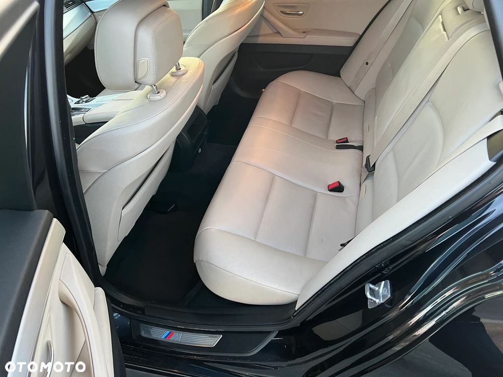 BMW Seria 5 530d xDrive Sport-Aut - 14
