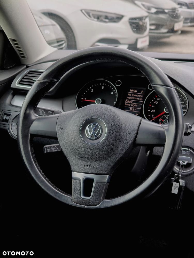 Volkswagen Passat - 10