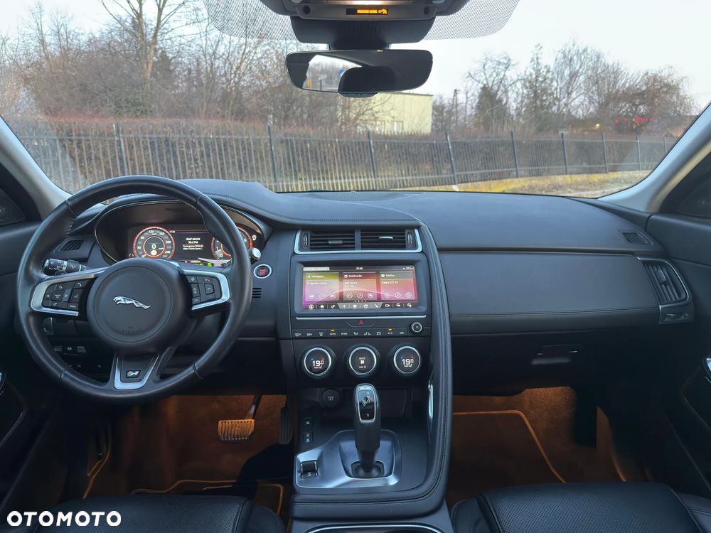 Jaguar E-Pace P250 AWD SE - 30