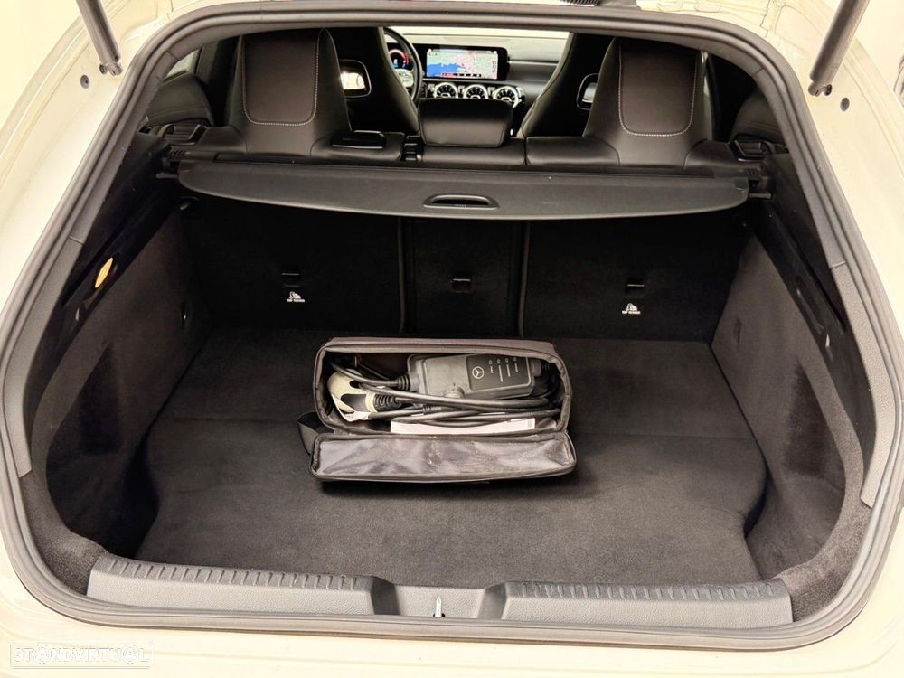Mercedes-Benz CLA 250 e Shooting Brake AMG Line - 17