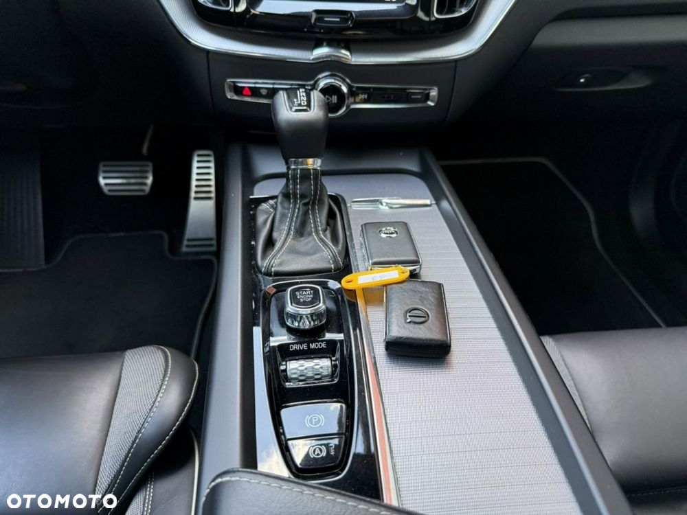 Volvo XC 60 D4 R-Design - 20