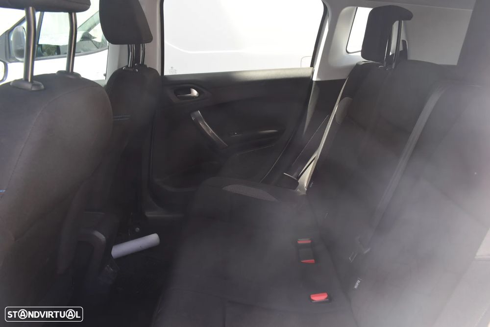 Peugeot 2008 1.2 PureTech Style - 12
