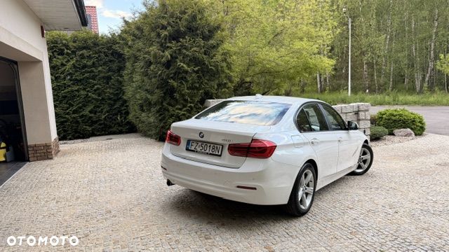 BMW Seria 3 318i GPF Advantage - 14