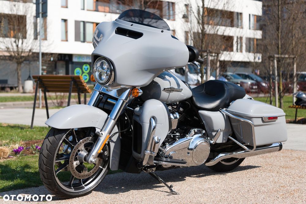 Harley-Davidson Touring Street Glide - 4