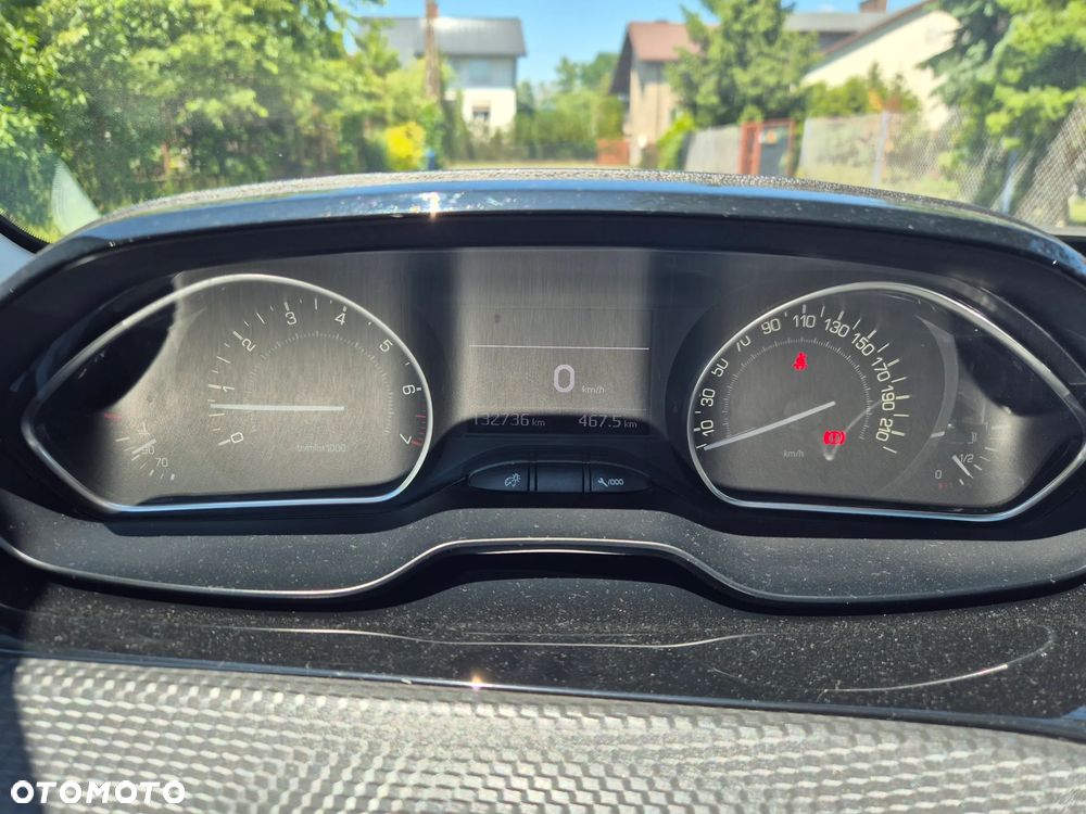 Peugeot 208 - 24