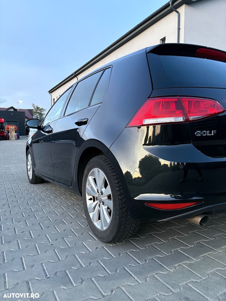 Volkswagen Golf - 8