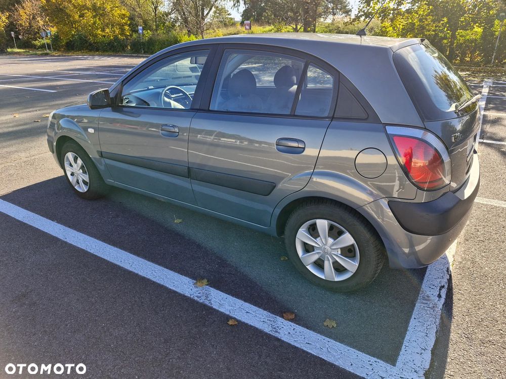 Kia Rio - 14