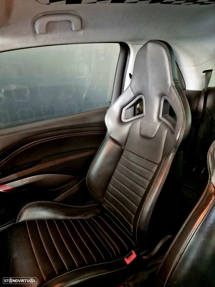Opel Adam 1.4 Turbo Rocks S - 19
