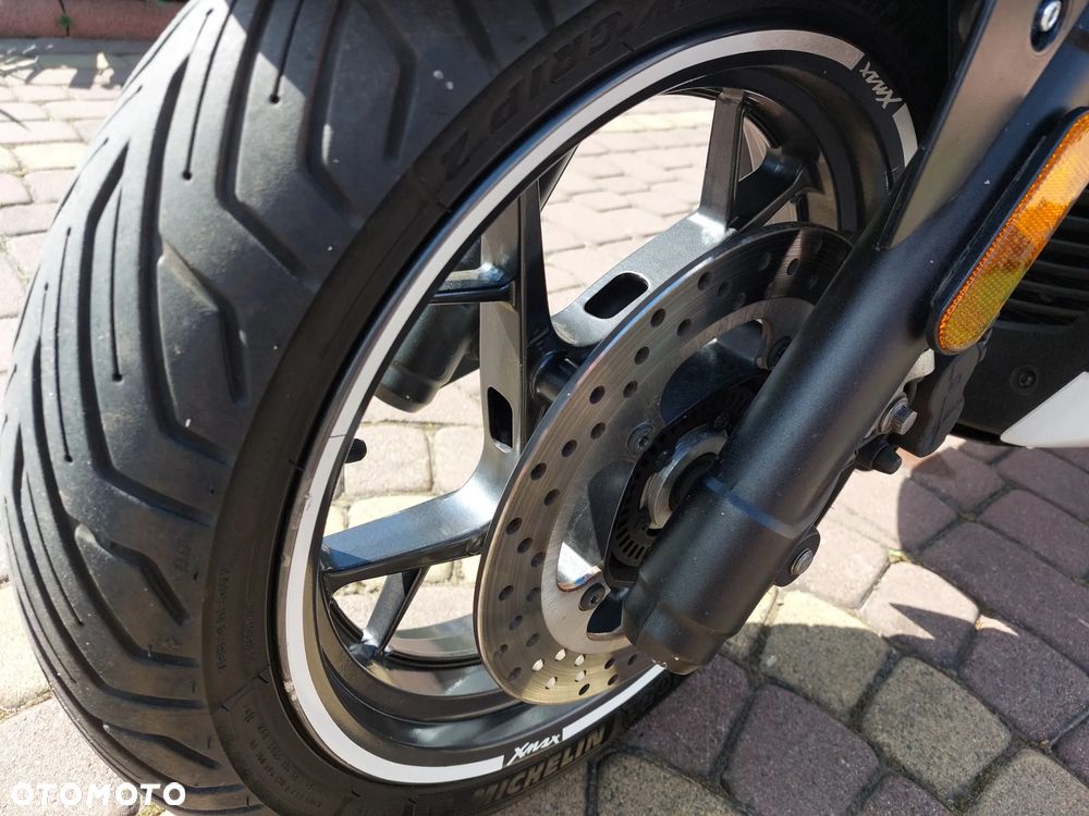 Yamaha X-max - 12