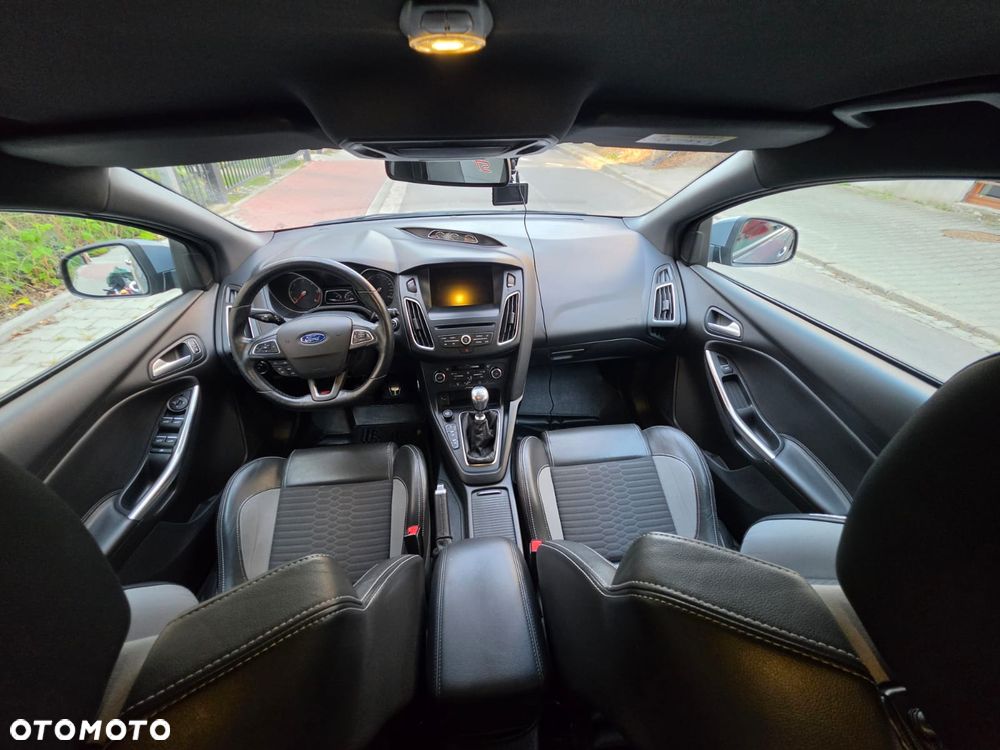 Ford Focus 2.0 TDCi ST - 14