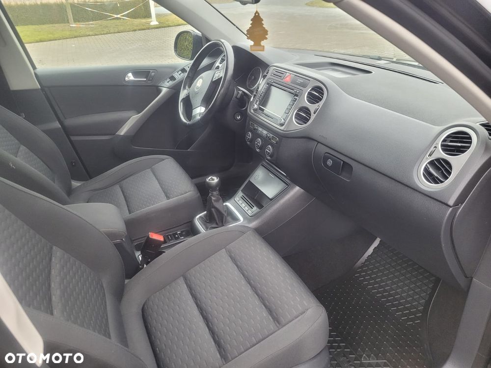Volkswagen Tiguan - 11